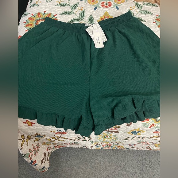 Jude Ruffle Hem Shorts - Picture 2 of 5